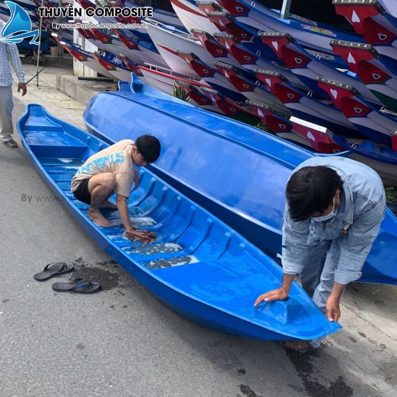 Xưởng sản xuất xuồng composite